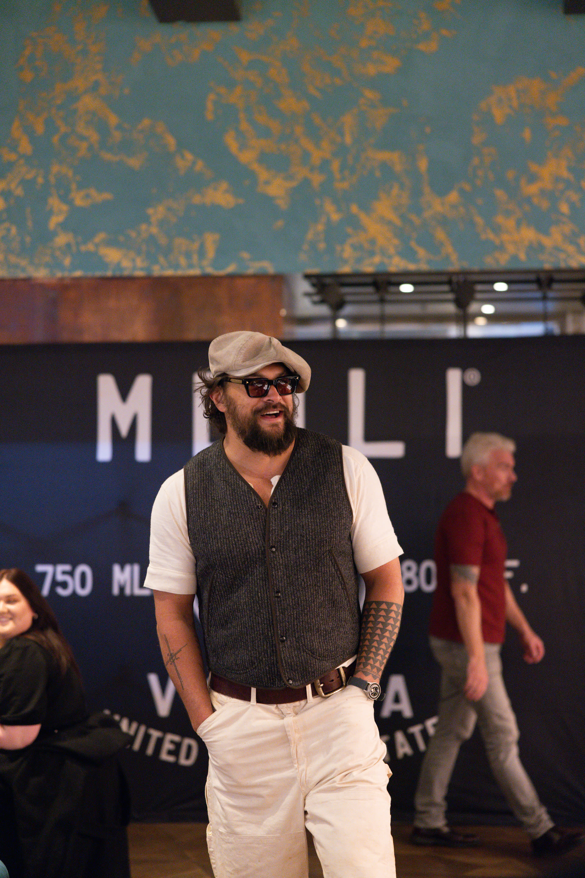 Jason Momoa at a Meili partner venue